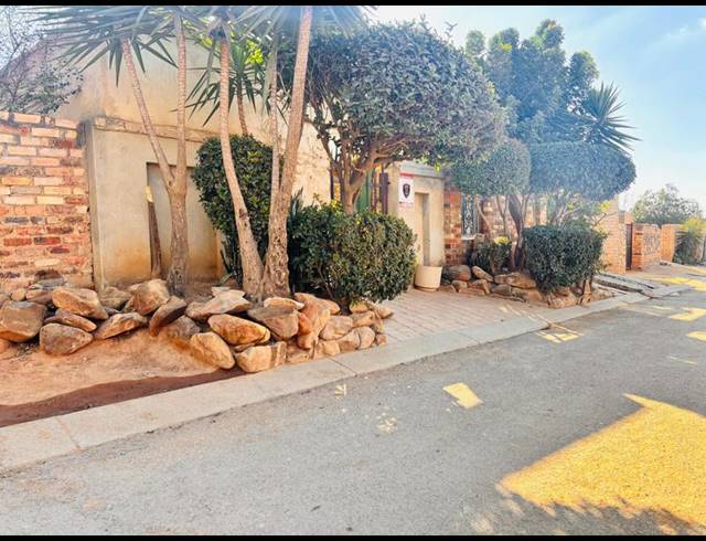 2 BEDROOM HOUSE FOR SALE IN COSMO CITY